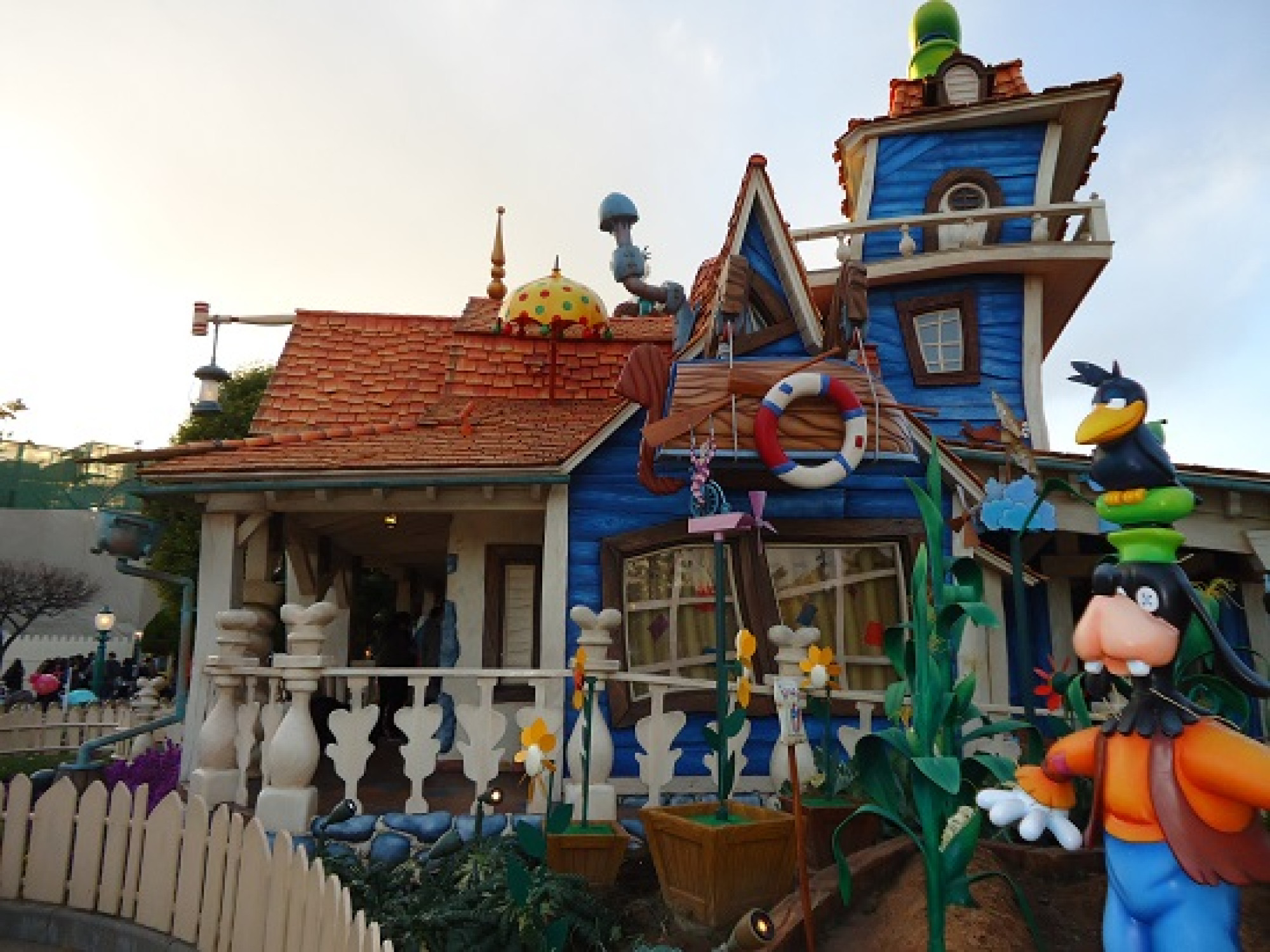 トゥーンタウンのディズニーキャラクターの家は見てるだけで楽しい キャステル Castel ディズニー情報
