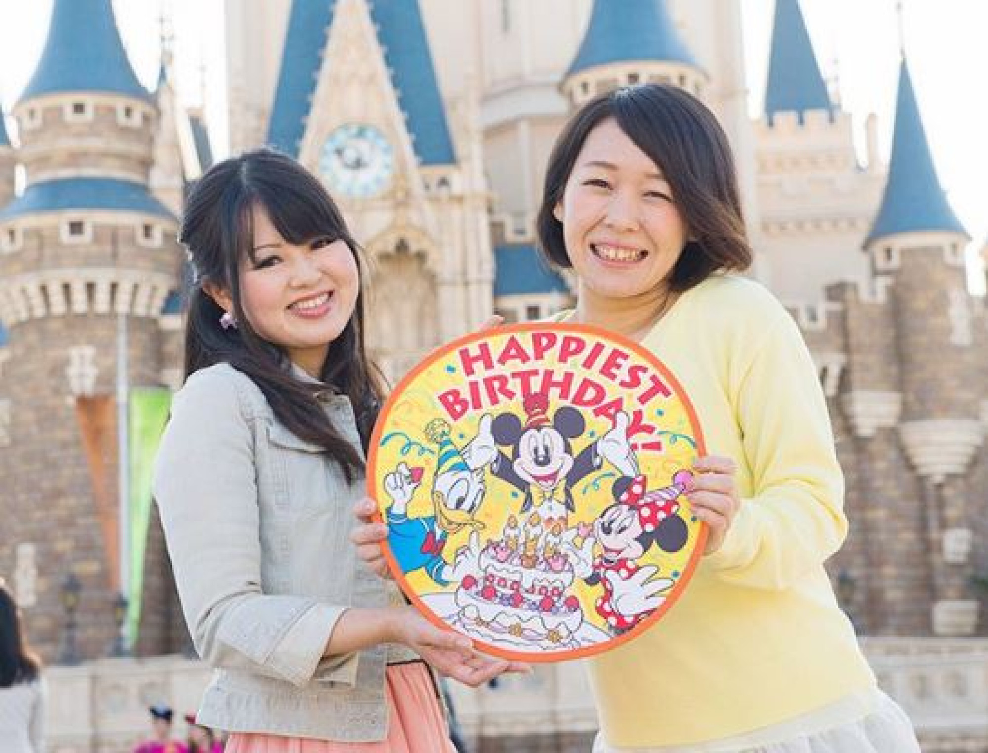 バースデーフォトサインを持って記念写真 キャステル Castel ディズニー情報