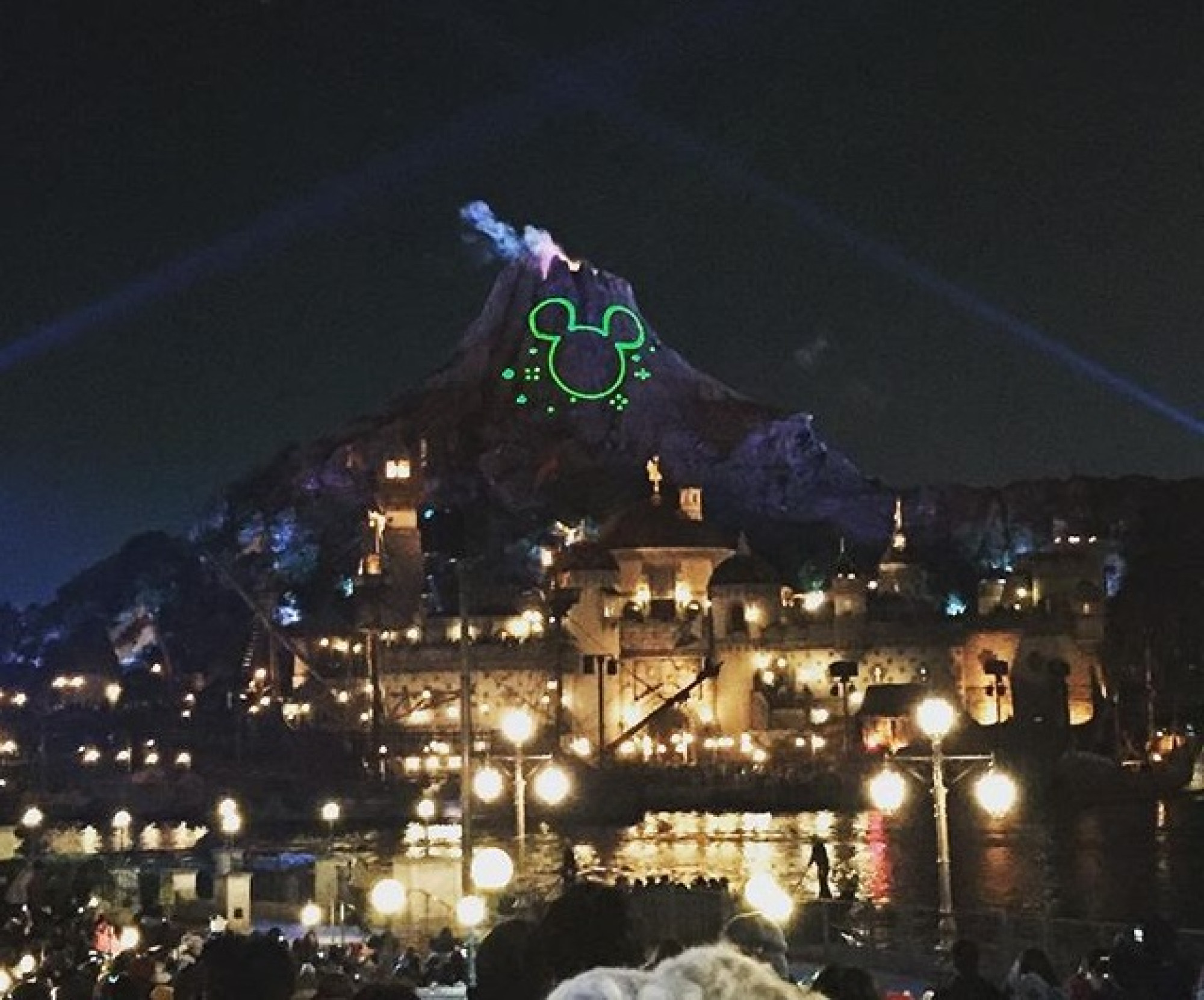 ディズニーリゾートのカウントダウンイベント ニューイヤーズ イヴ キャステル Castel ディズニー情報 ディズニーリゾートのカウントダウンイベント ニューイヤーズ イヴ キャステル Castel ディズニー情報