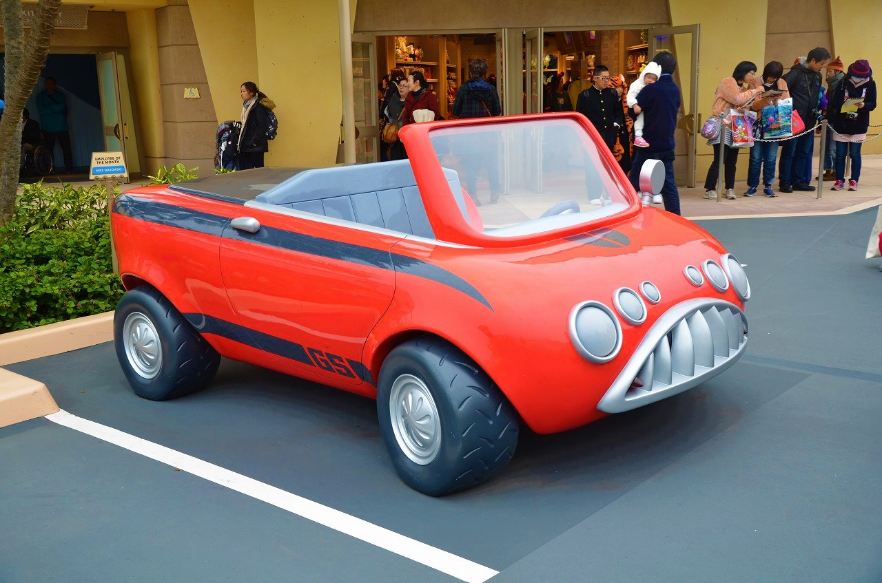 モンスターズインクの車 キャステル Castel ディズニー情報