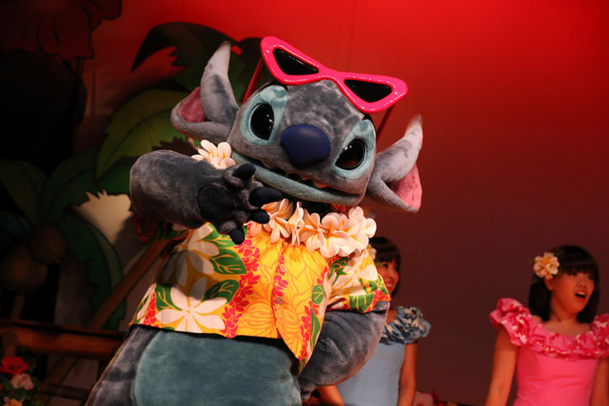 スティッチをはじめ 人気ディズニーキャラクターが一緒に踊る キャステル Castel ディズニー情報