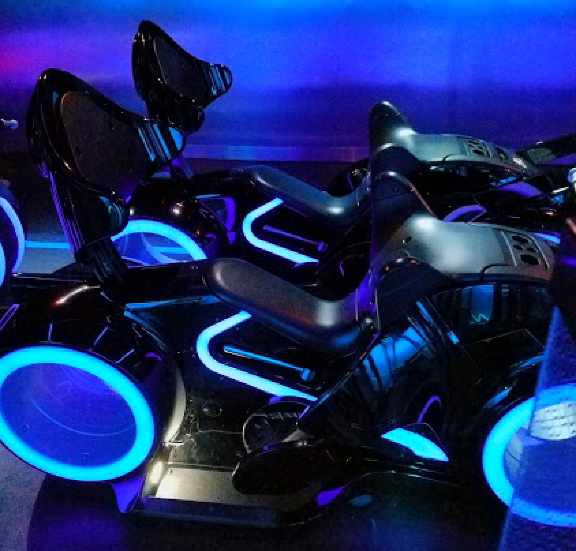 これがバイク型コースターです スカートでも乗れない事はないです キャステル Castel ディズニー情報