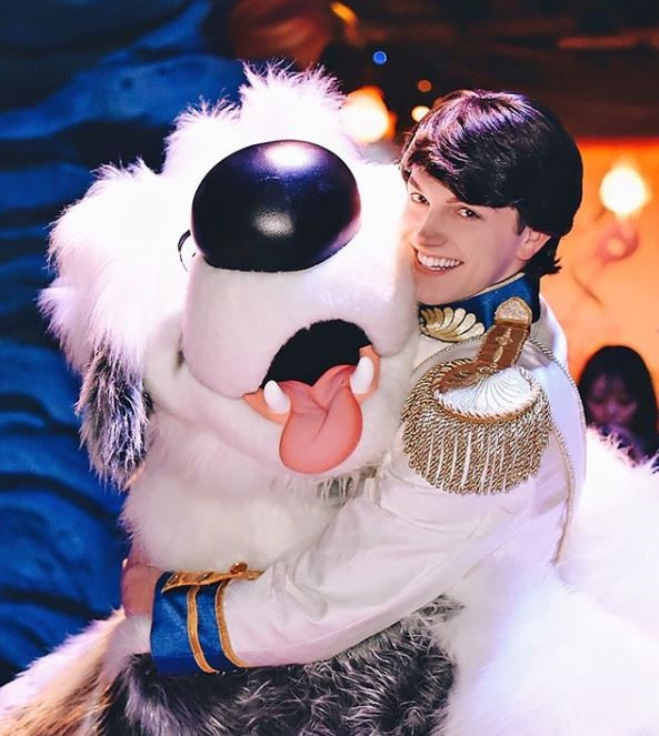 エリック王子と愛犬のマックス キャステル Castel ディズニー情報