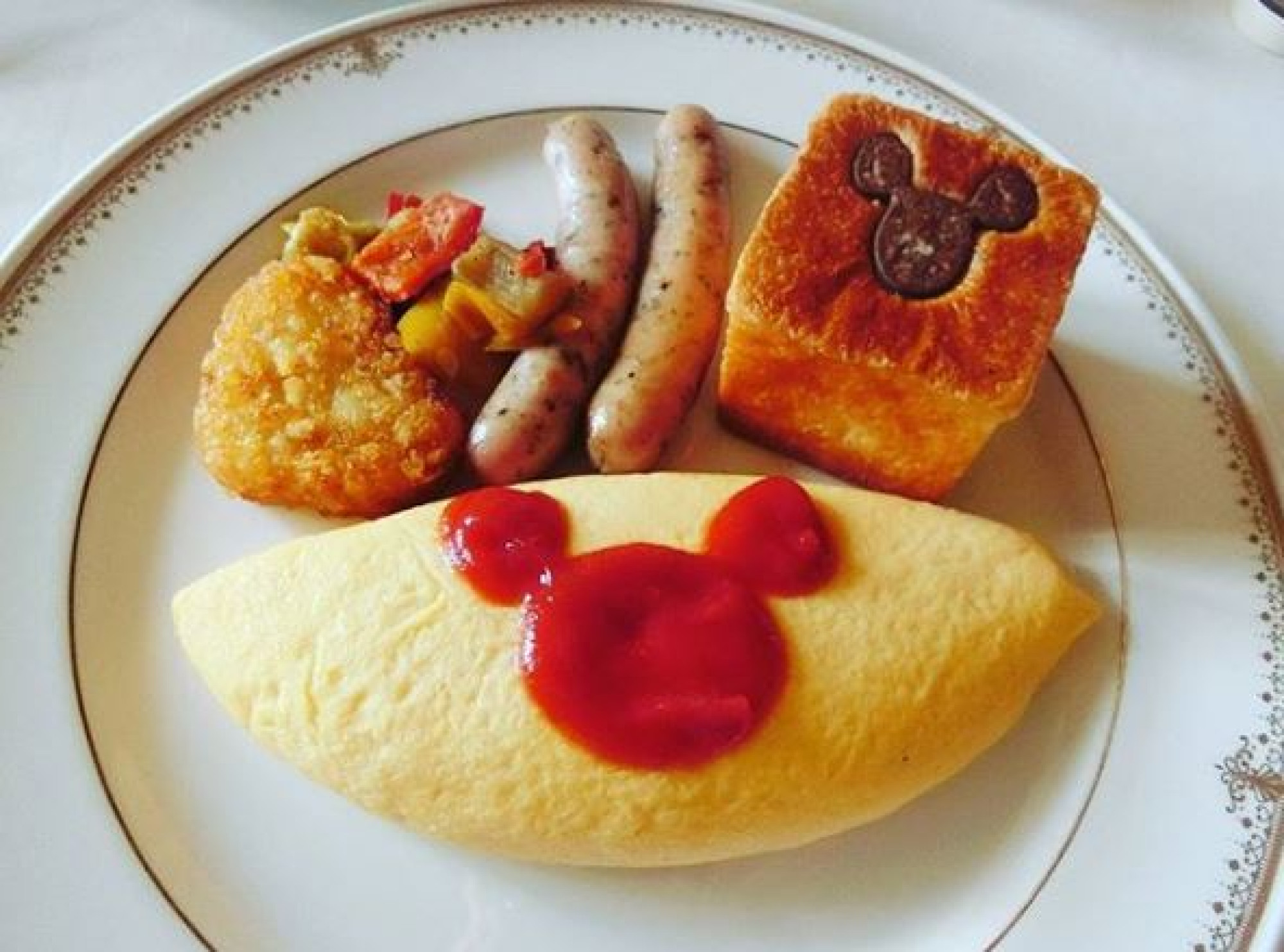 ルームサービスの朝食 キャステル Castel ディズニー情報