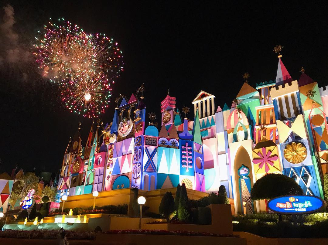 リニューアルオープンしたばかりのイッツ ア スモールワールド キャステル Castel ディズニー情報