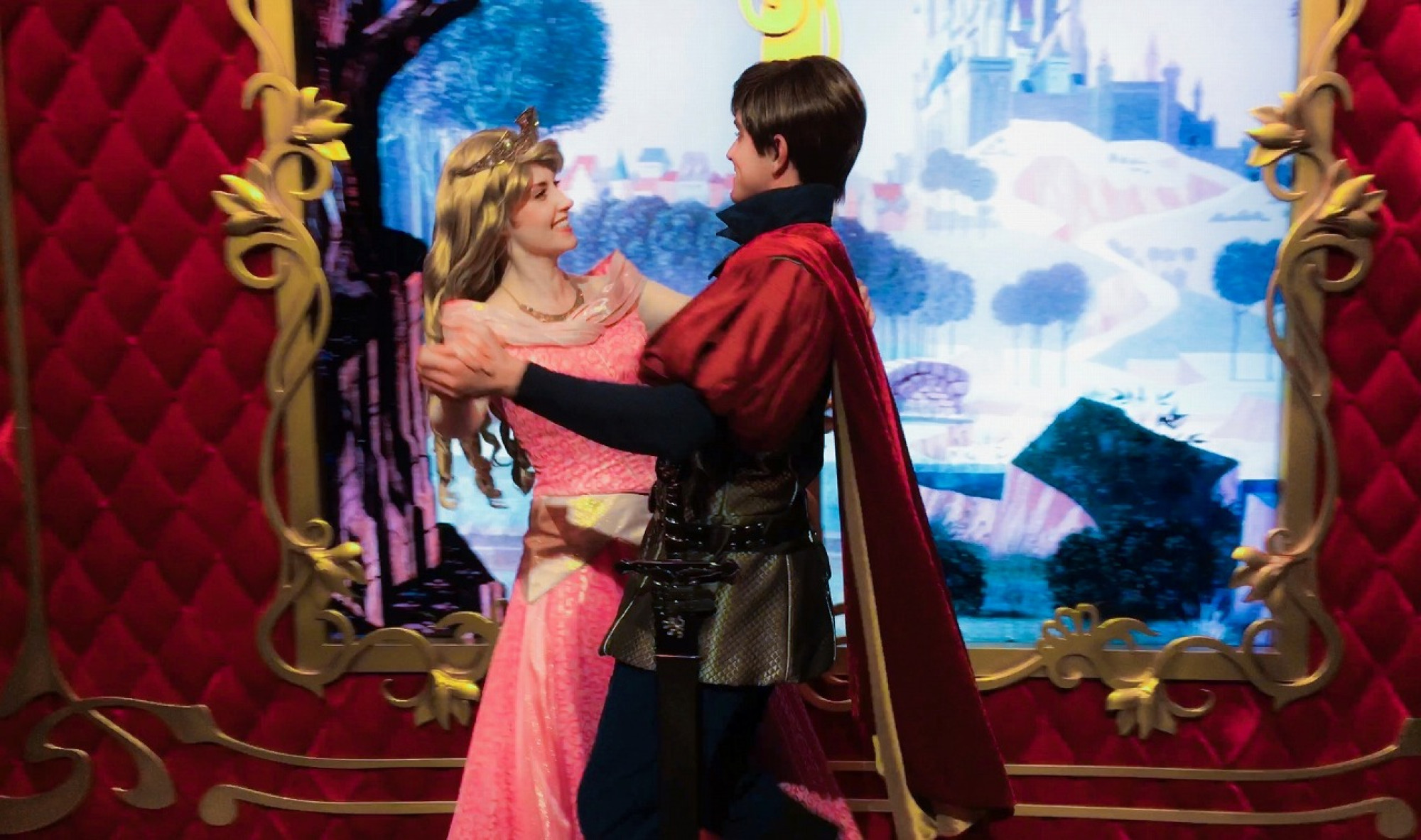 香港ディズニーランド グリーティングにて目の前で２人に踊ってもらいました キャステル Castel ディズニー情報