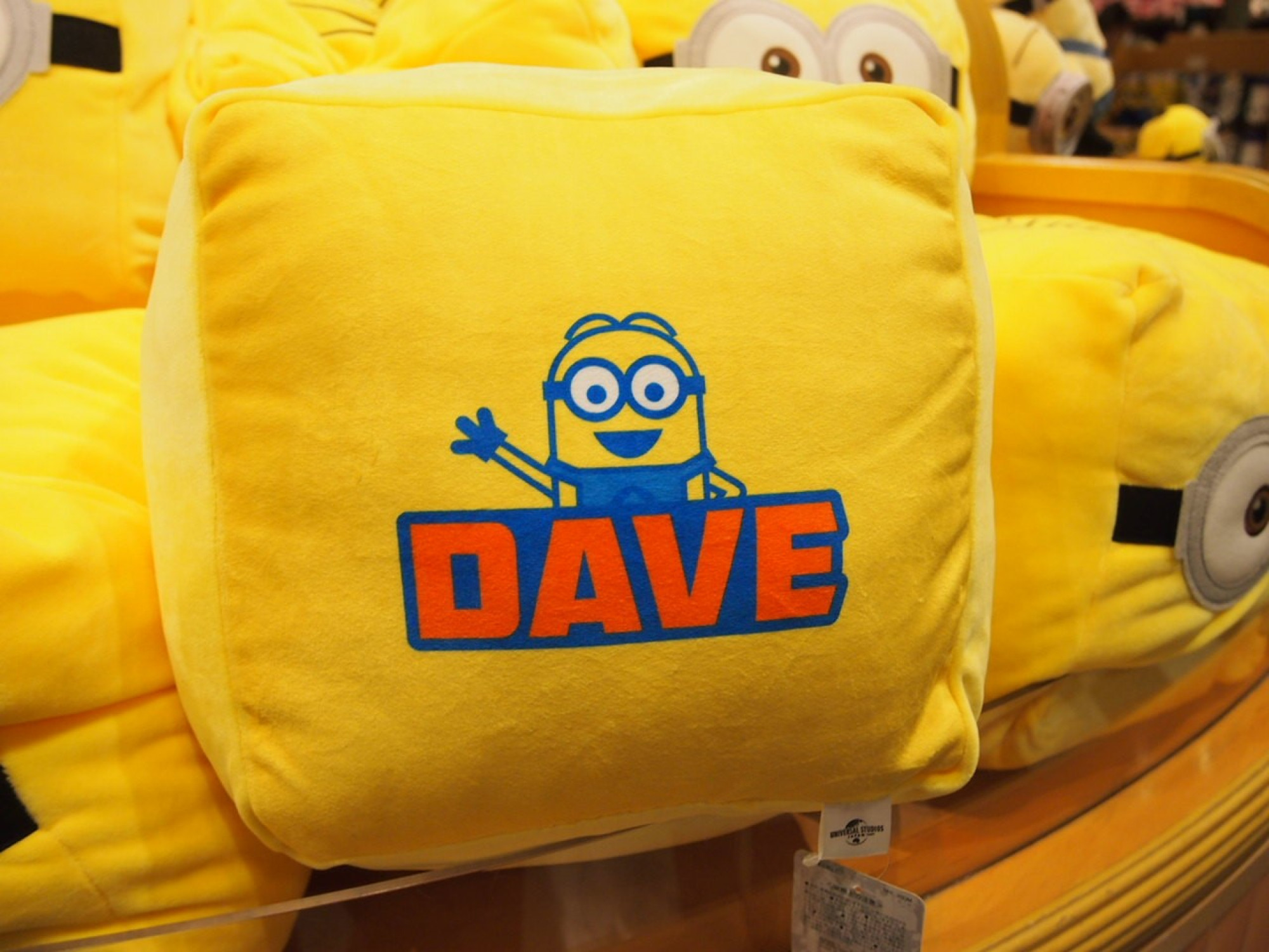 ミニオンデイブさいころクッション裏 キャステル Castel ディズニー情報 ミニオンデイブさいころクッション裏 キャステル Castel ディズニー情報