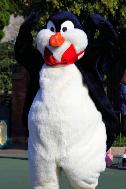 ペンギン ウェイター キャステル Castel ディズニー情報 ペンギン ウェイター キャステル Castel ディズニー情報