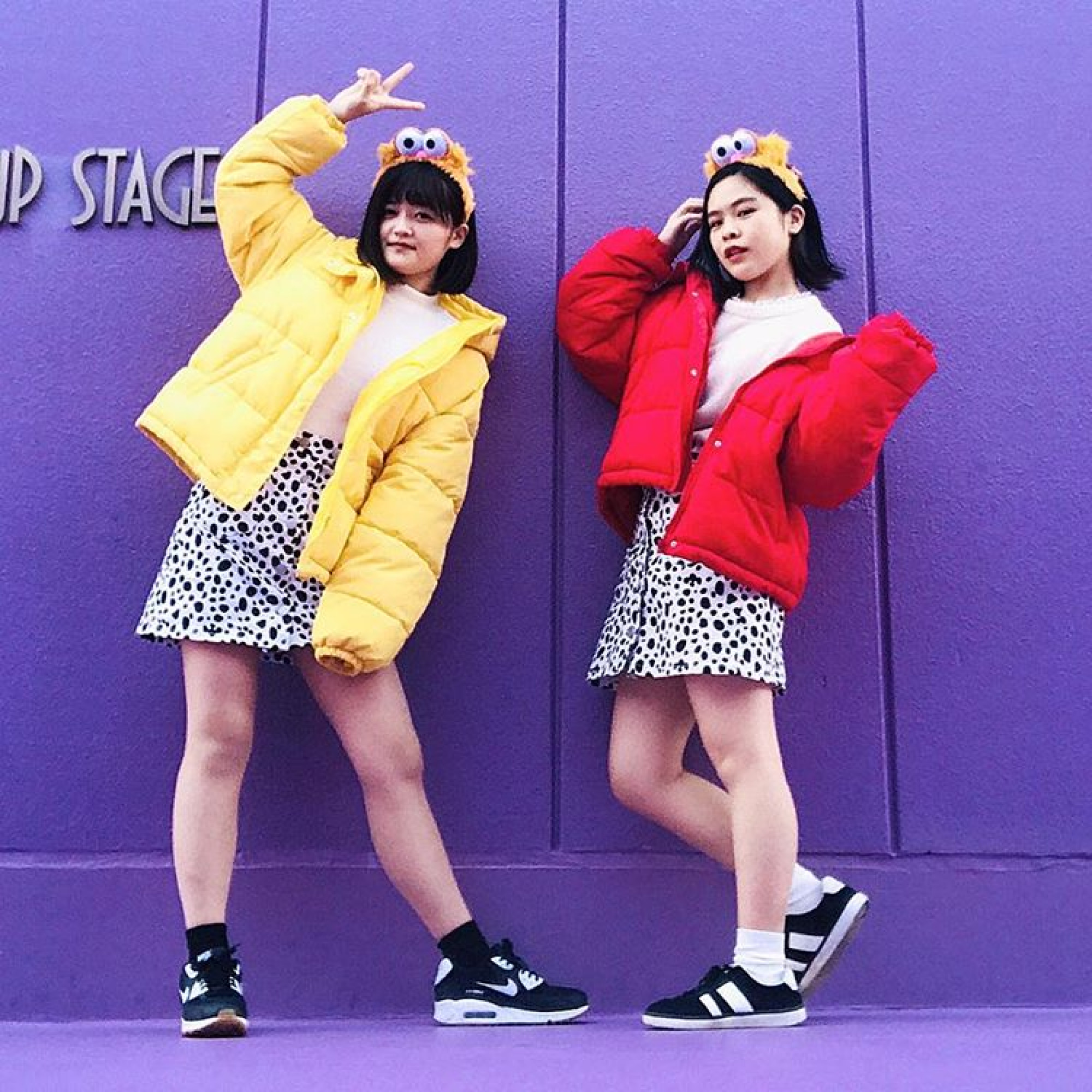 色違いの双子コーデ イエロー レッド キャステル Castel ディズニー情報