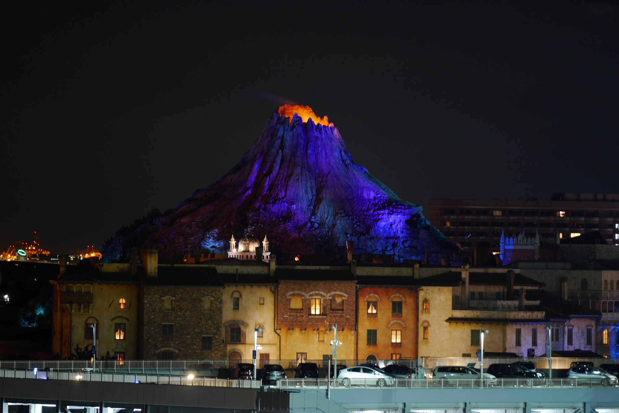 舞浜ユーラシアから見た 東京ディズニーシー 距離が近いため閉園アナウンスが聞こえる事も キャステル Castel ディズニー情報