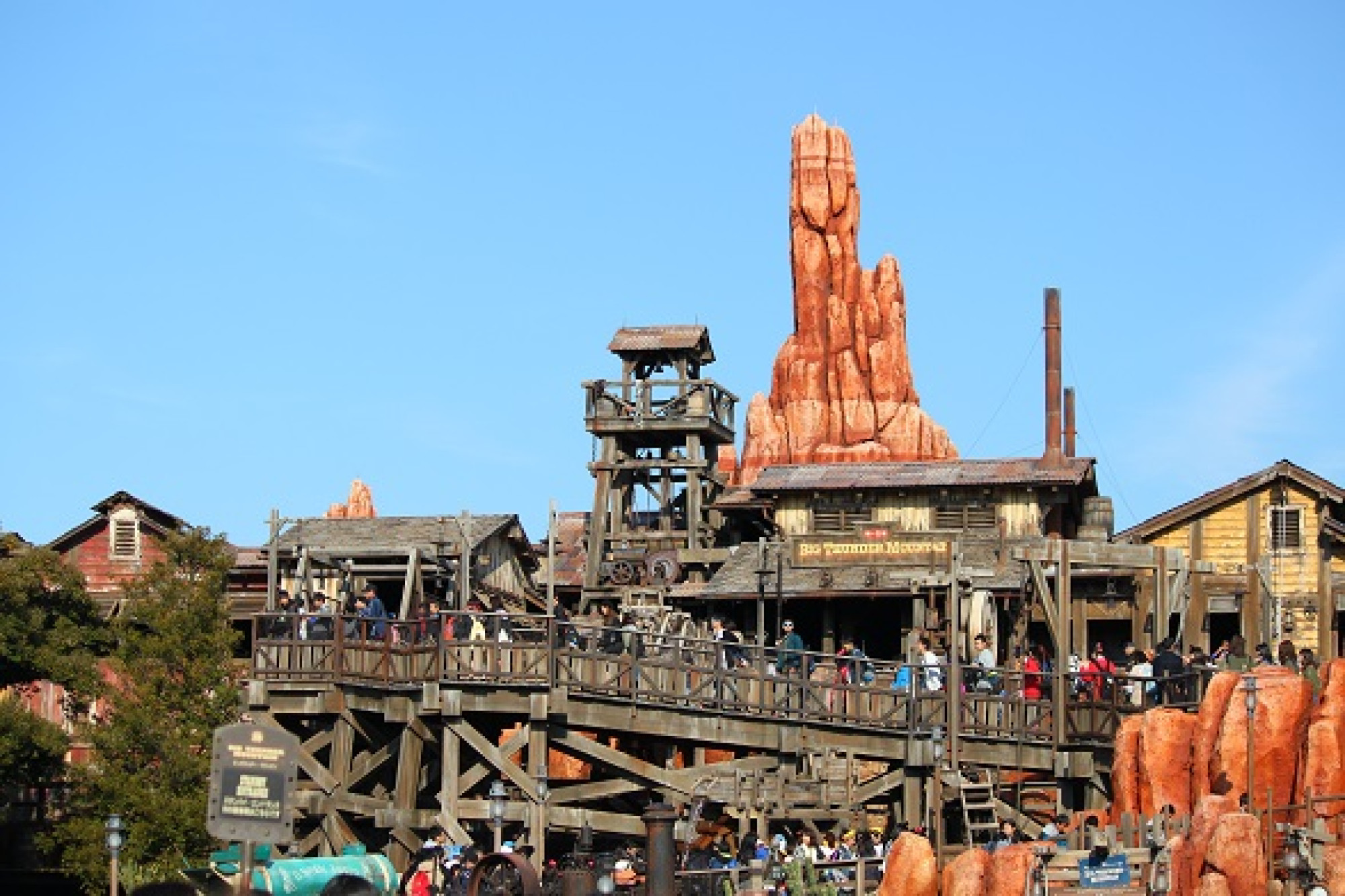 ビッグサンダー マウンテン キャステル Castel ディズニー情報