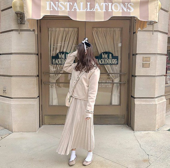 白系コーデにバレエシューズが決め手のスヌーピーコーデ キャステル Castel ディズニー情報