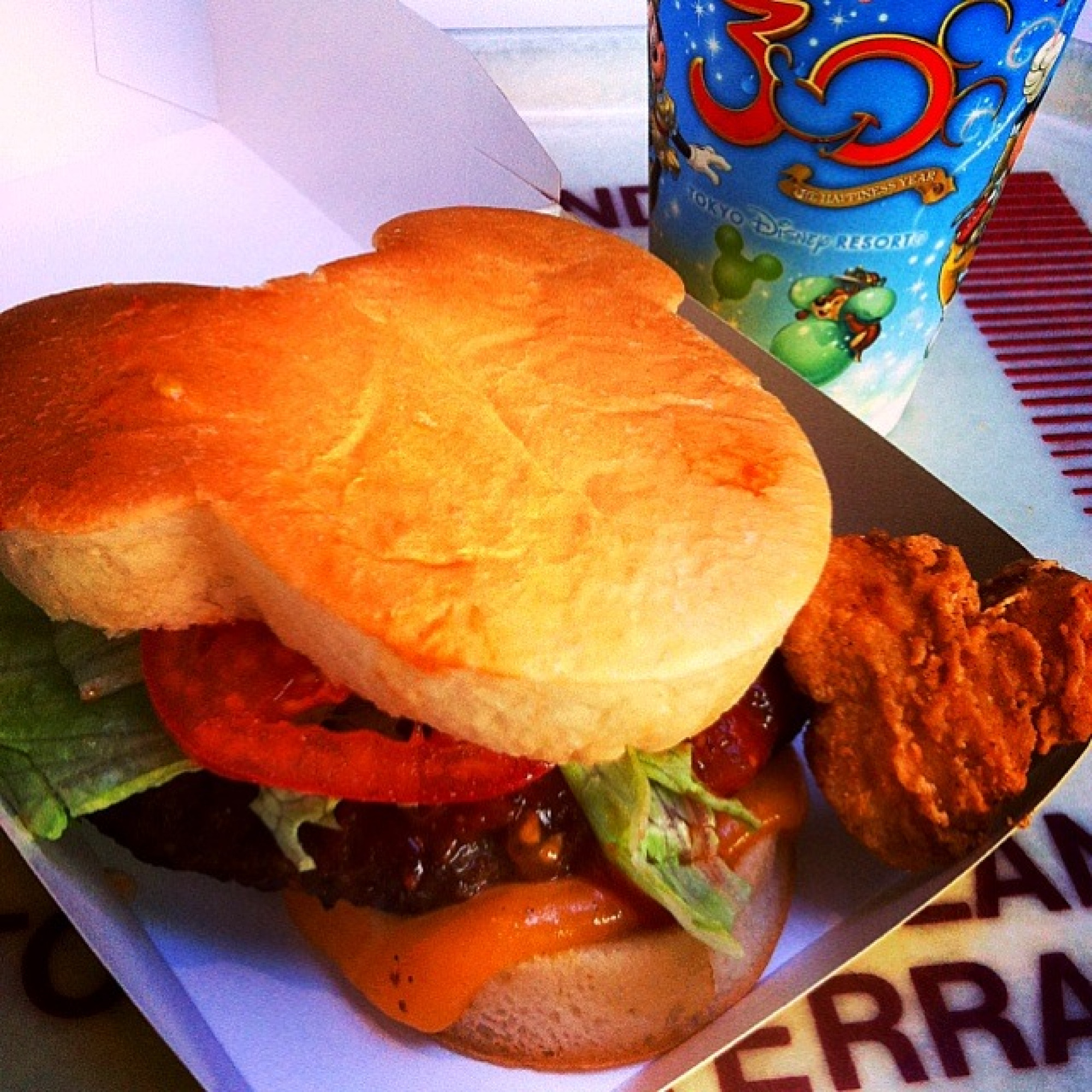 ミッキーの形をしたかわいいハンバーガー キャステル Castel ディズニー情報