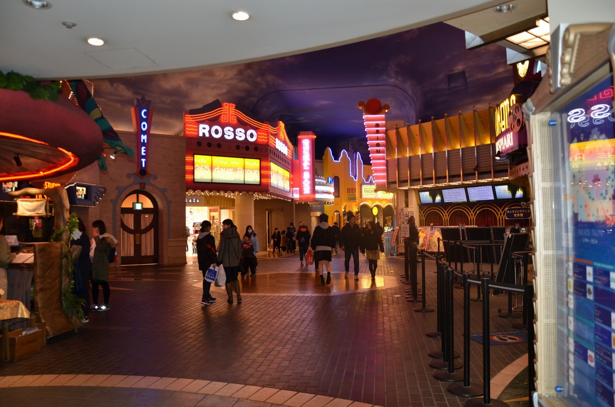 シネマイクスピアリの様子 キャステル Castel ディズニー情報