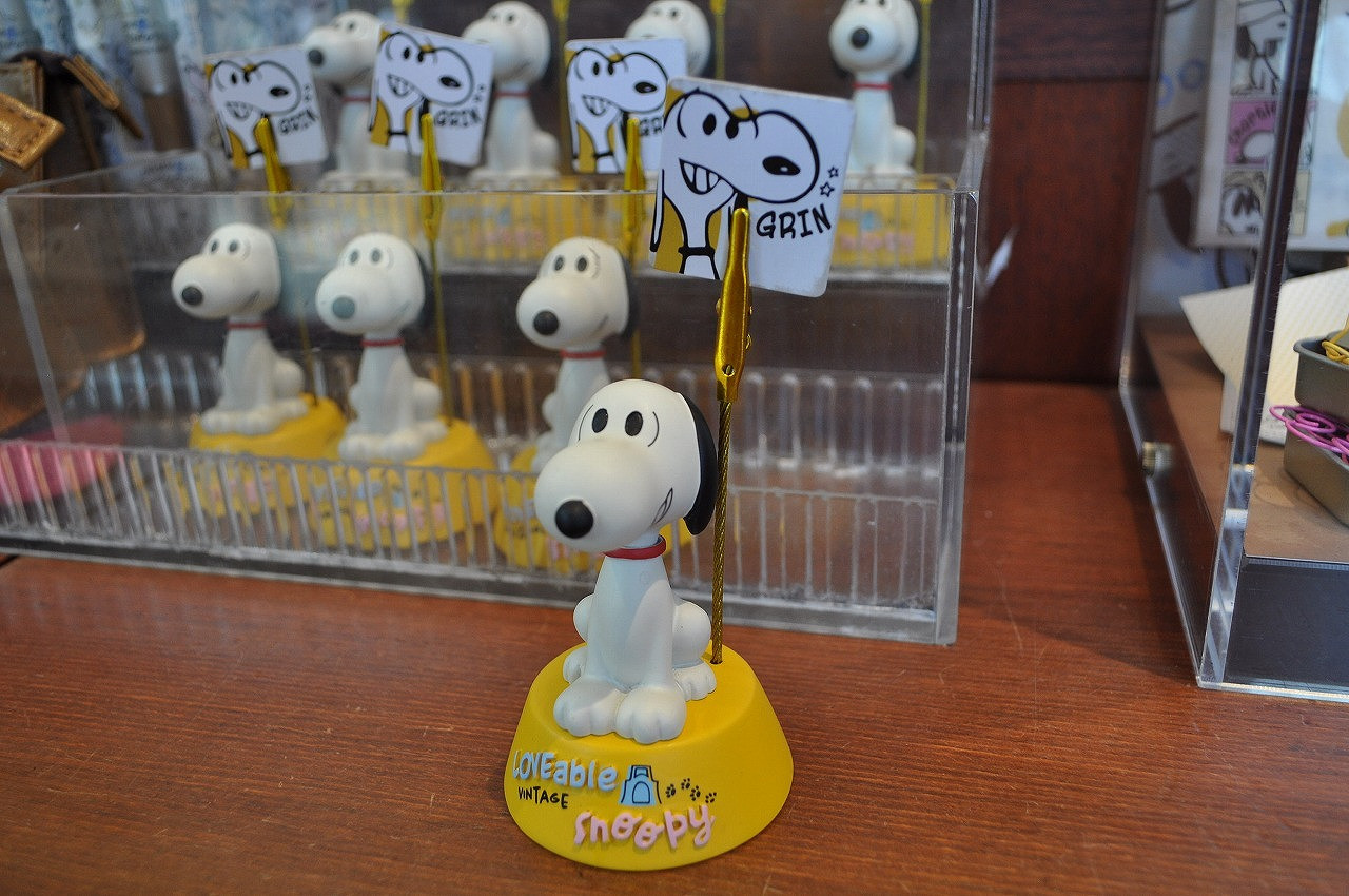 スヌーピーグッズ Loveable Vintage Snoopy メモスタンド キャステル Castel ディズニー情報 スヌーピーグッズ Loveable Vintage Snoopy メモスタンド キャステル Castel ディズニー情報