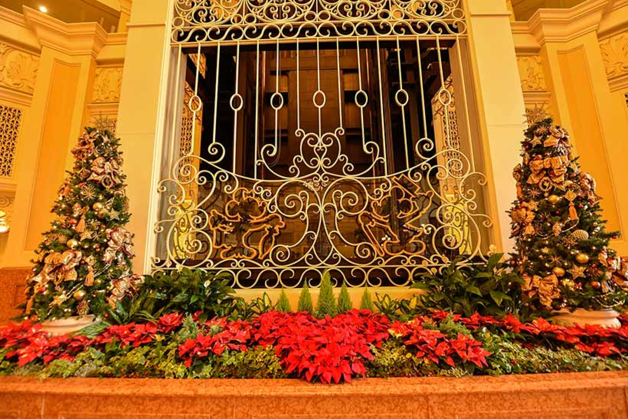 ホテルのクリスマスツリー キャステル Castel ディズニー情報