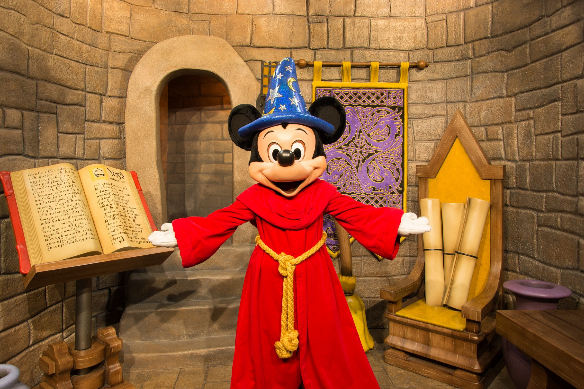 最新 ディズニーの手帳7選 ディズニーストアで購入できる9月 12月はじまりのスケジュール帳