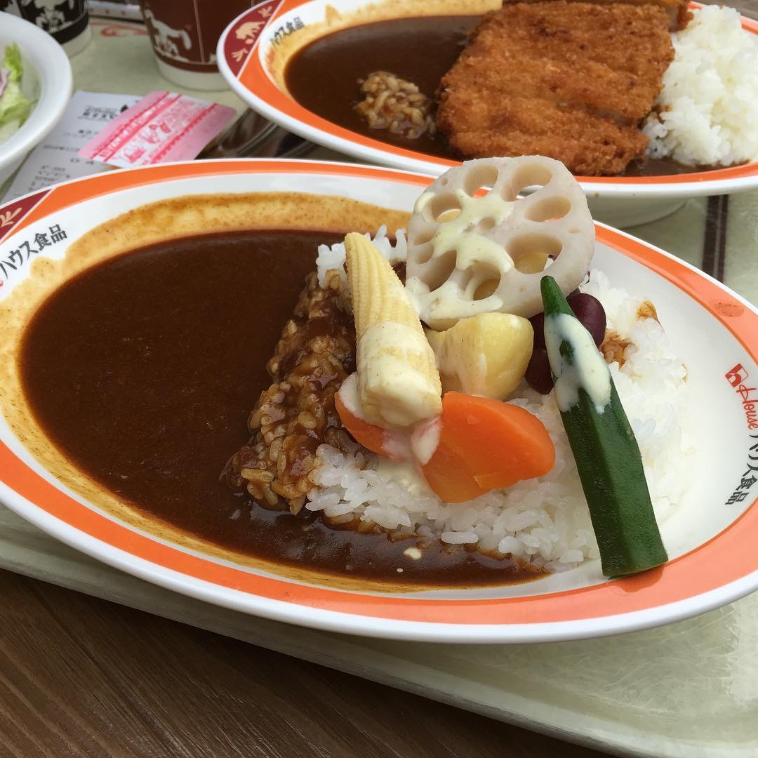 スチームベジタブルカレーは温野菜がたっぷり キャステル Castel ディズニー情報