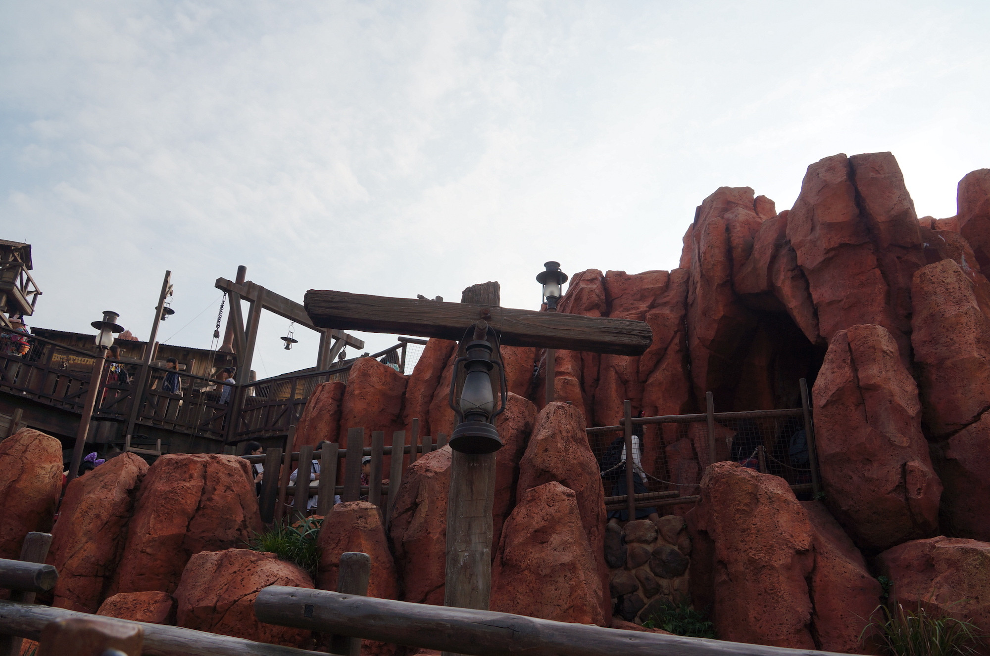 ディズニーランドのアトラクショントリビア ビッグサンダーマウンテン キャステル Castel ディズニー情報 ディズニーランドのアトラクショントリビア ビッグサンダーマウンテン キャステル Castel ディズニー情報
