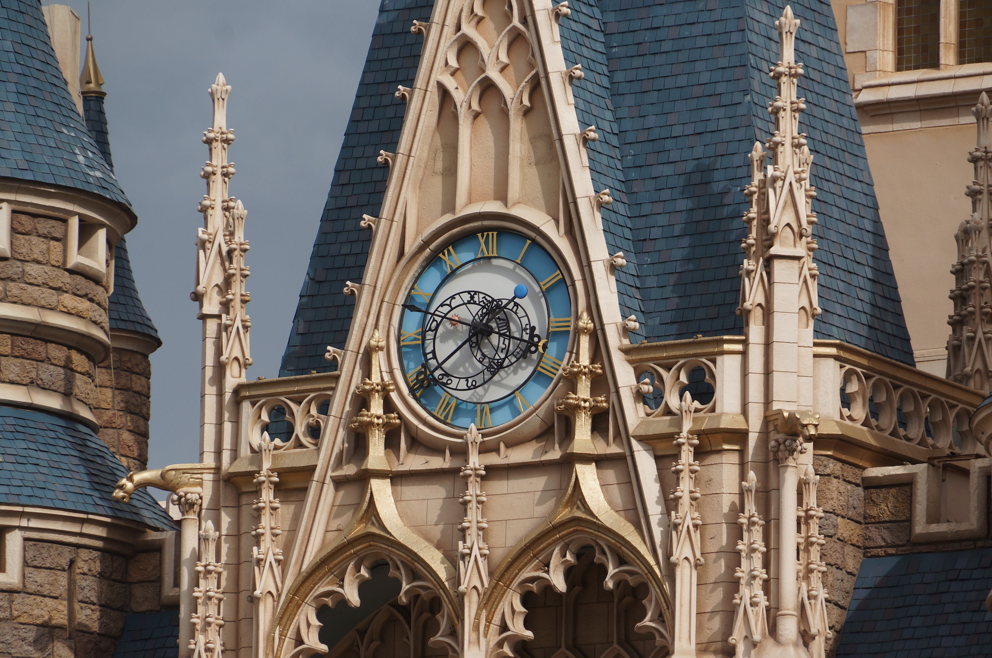 シンデレラ城の天文時計 キャステル Castel ディズニー情報