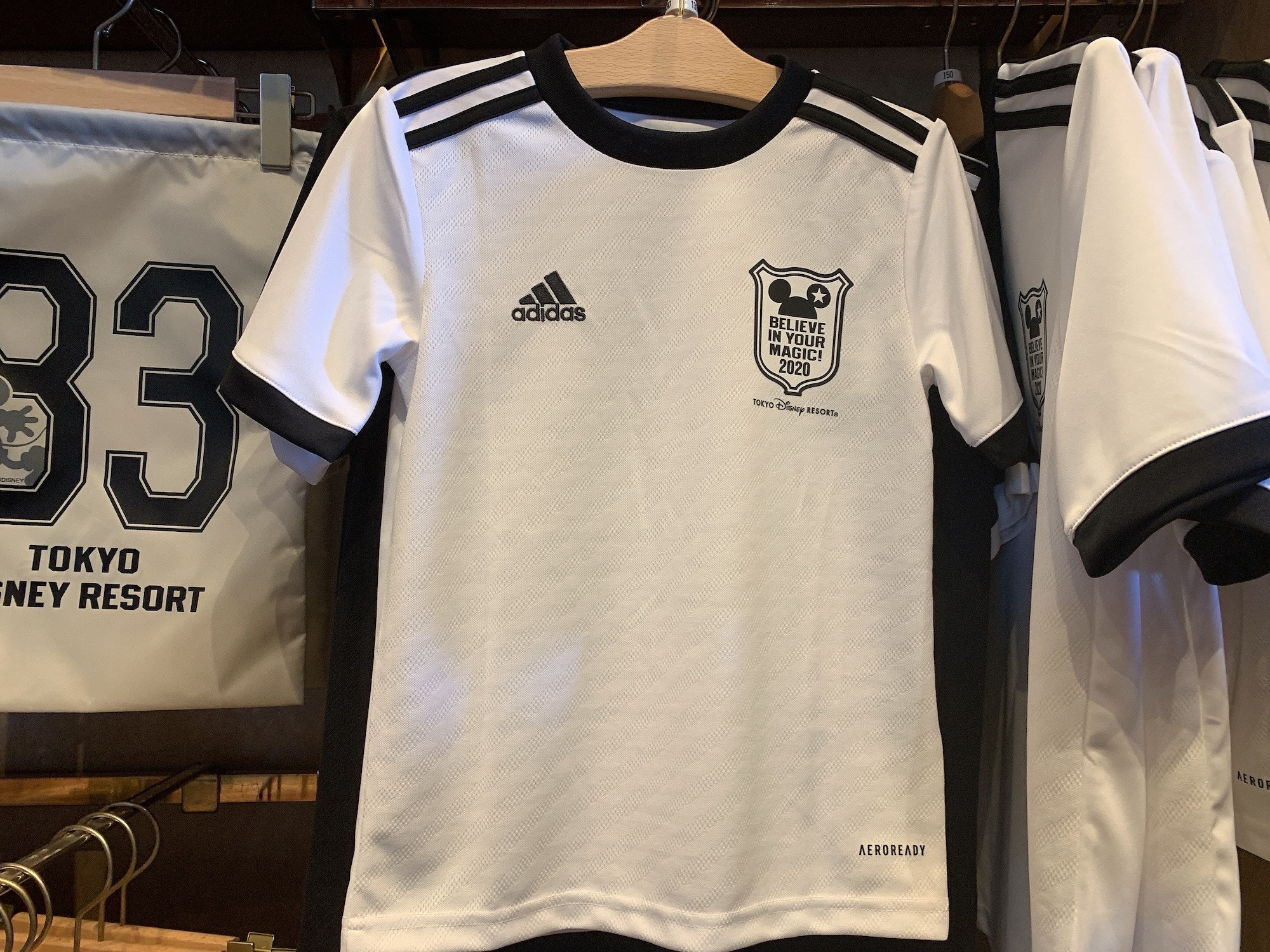 アディダスコラボキッズtシャツ ホワイト キャステル Castel ディズニー情報 アディダスコラボキッズtシャツ ホワイト キャステル Castel ディズニー情報