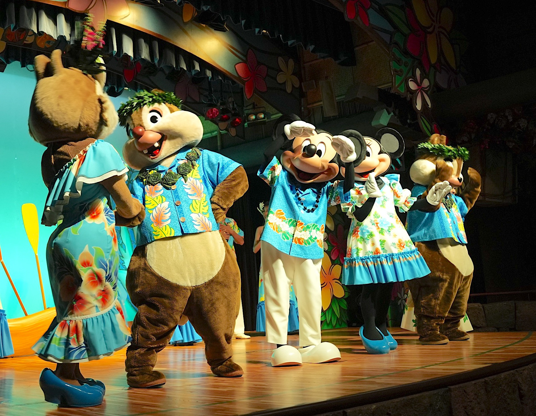 ディナータイムショー ミッキーのレインボー ルアウ キャステル Castel ディズニー情報 ディナータイムショー ミッキーのレインボー ルアウ キャステル Castel ディズニー情報