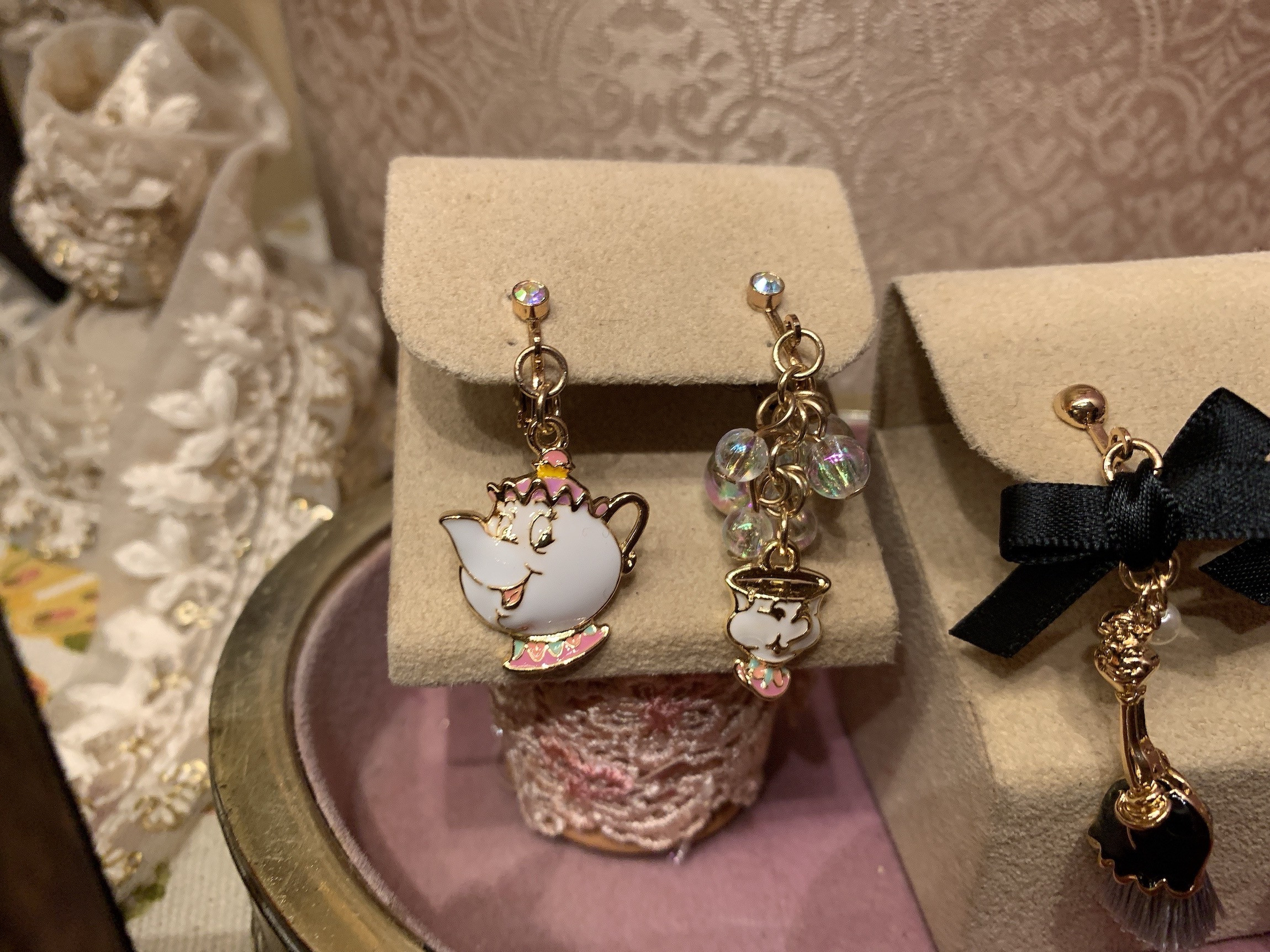 ポット夫人 チップイヤリング キャステル Castel ディズニー情報