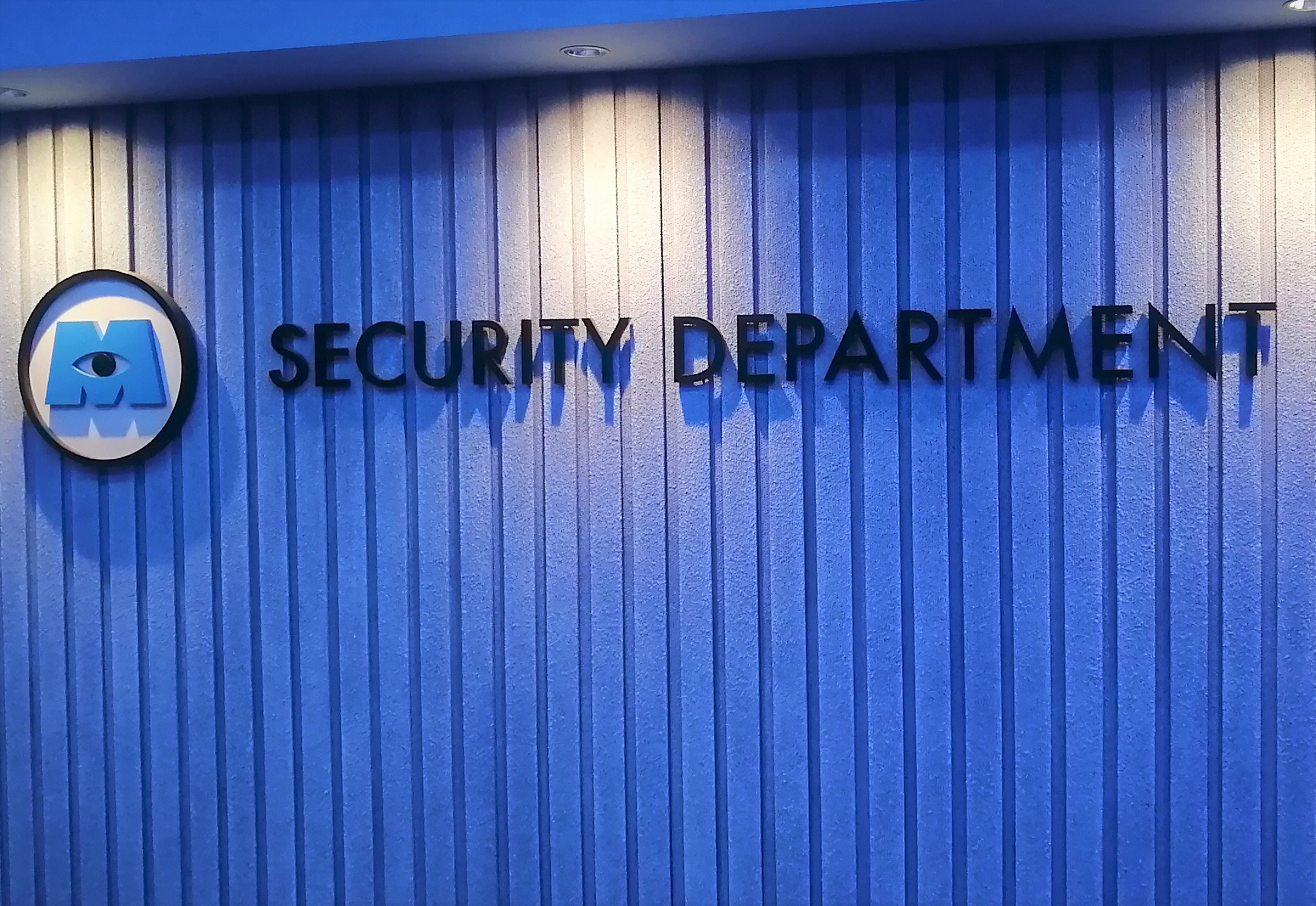 モンスターズ インクのナメクジ 影の人気者スラッグを解説 登場シーンはたったの40秒 モンスターズ インクのナメクジ 影の人気者スラッグを解説 登場シーンはたったの40秒