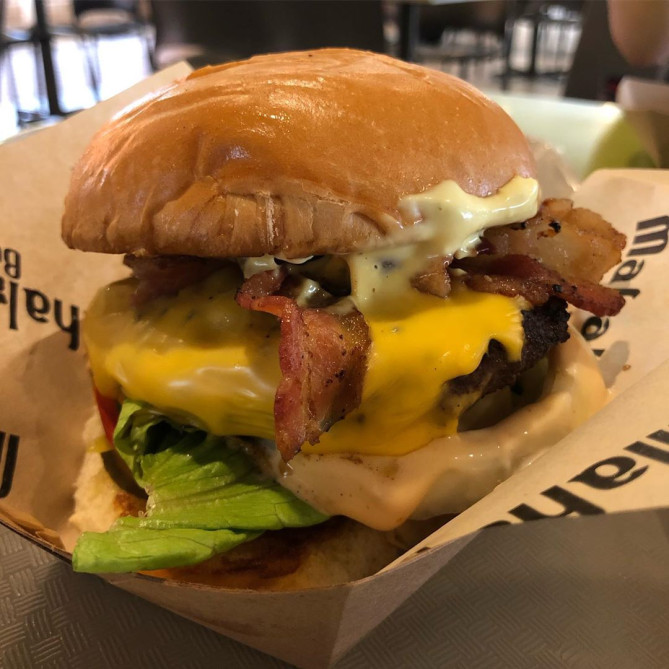 マハロハバーガーワイキキ