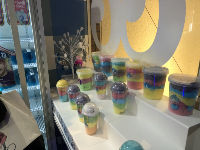 容器に詰まったわたあめ