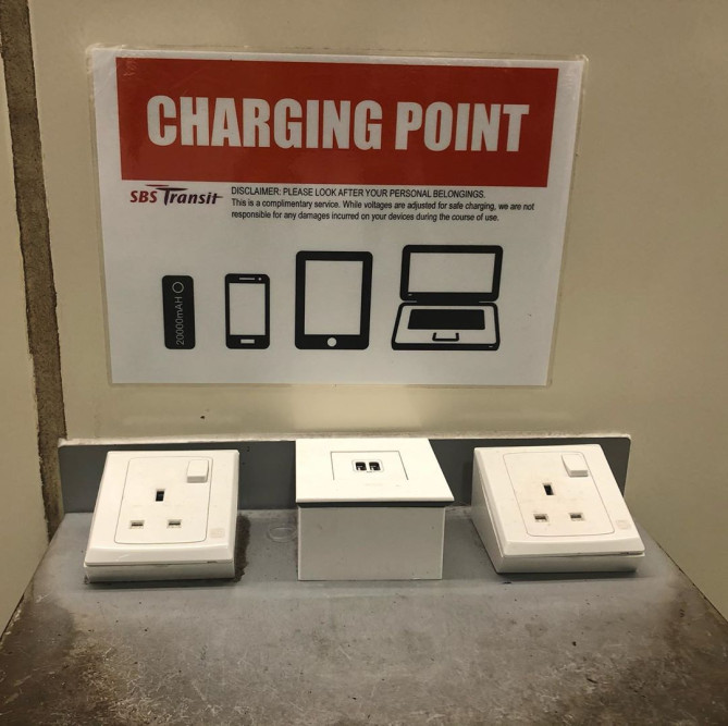 駅構内の充電スポット