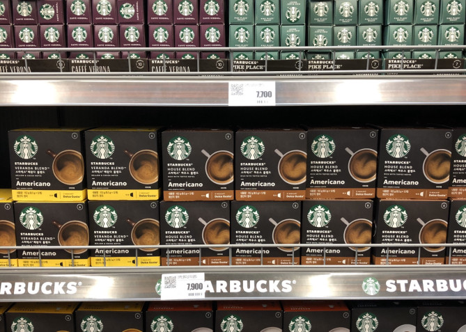 マートのスタバカプセルコーナー