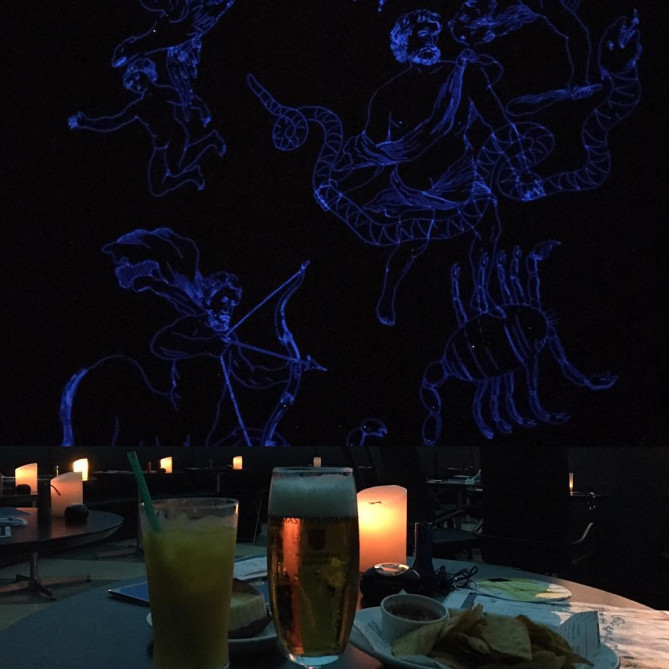 羽田空港のプラネタリウム：カフェ