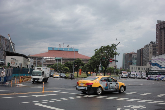 0雨の台北駅