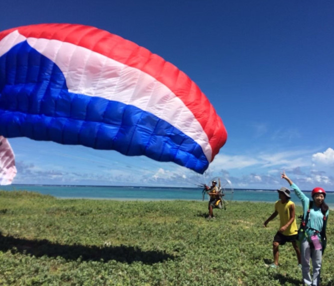 パラグライダー