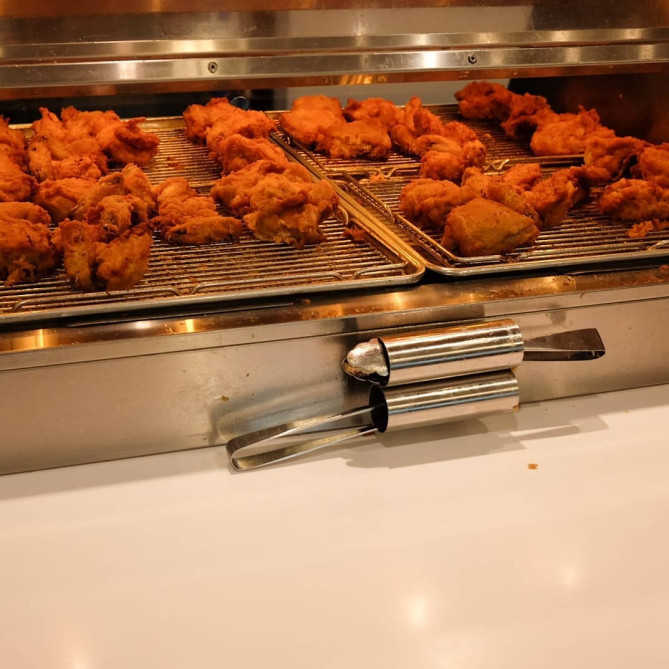 南町田KFCレストランのケンタッキーフライドチキン