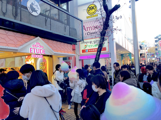 わたあめを持つ人たち