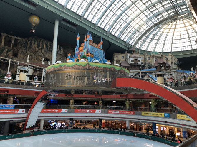 人気の観光スポットロッテワールド