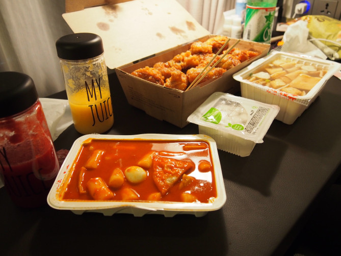 トッポギやチキンのテイクアウト