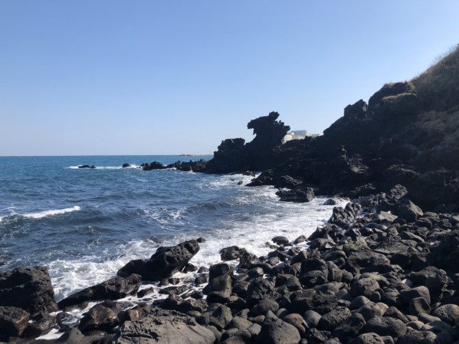 龍の頭のように見える龍頭岩