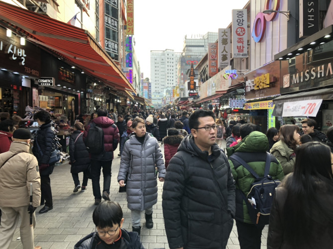 活気あふれる南大門市場の様子