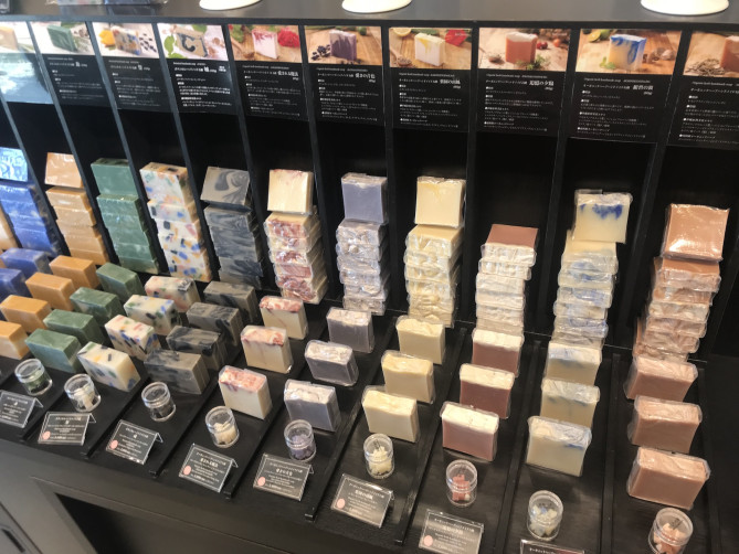 追憶の夕陽、紺碧の波、名前も沖縄ならではの石鹸たち