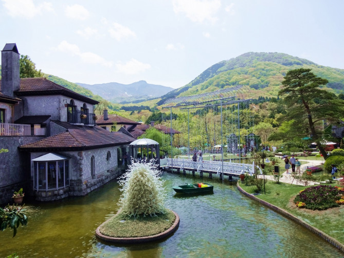 箱根ガラスの森美術館