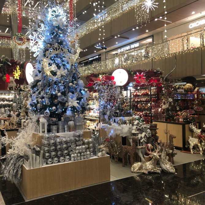 クリスマス時期のショッピングモール