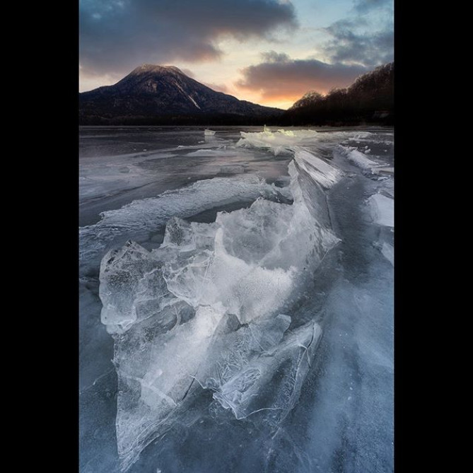 氷結した阿寒湖
