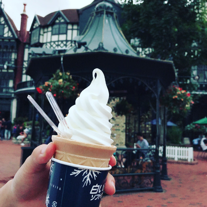 銘菓「白い恋人」のソフトクリーム