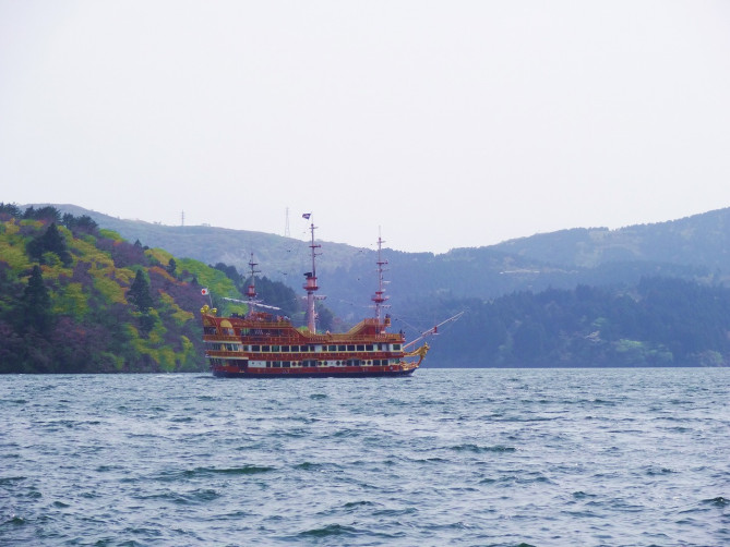 芦ノ湖名物の海賊船
