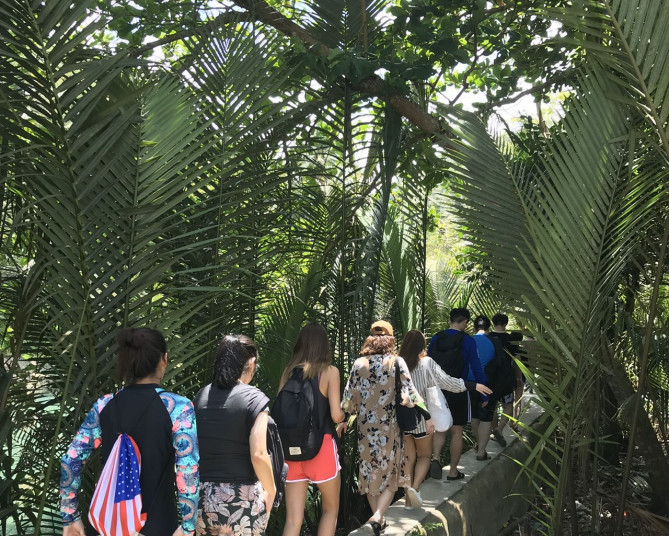 友人達とカワサン滝を目指す