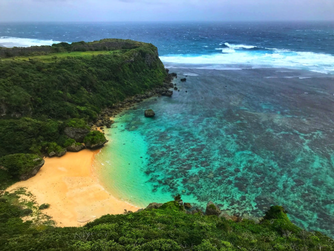 夢のような入江の果報バンタ