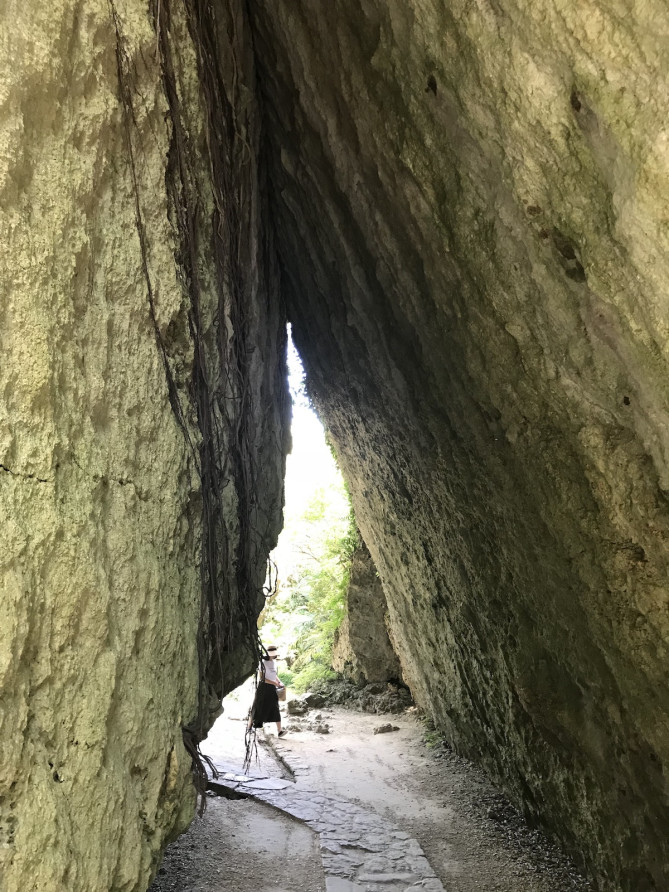 光の入り方がスピリチュアルな拝所